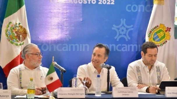 Gobernador de Veracruz asiste a una reunión con la CONCAMIN