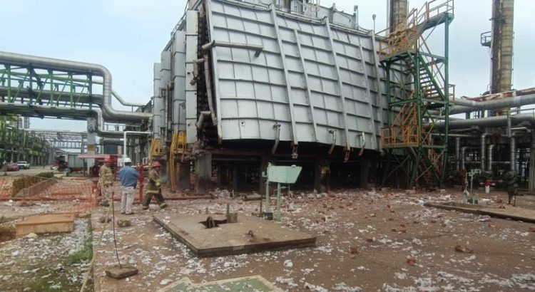 Explota un horno en complejo petroquímico La Cangrejera, Veracruz