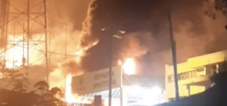 Se incendia la refinería Lázaro Cárdenas del Río en Minatitlán