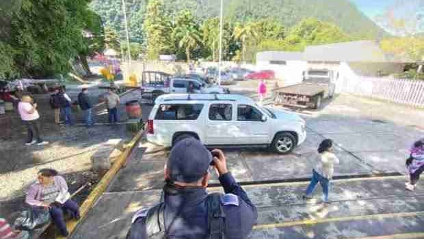 Una  camioneta del grupo Fuerza Regida fue atacada a balazos en Veracruz