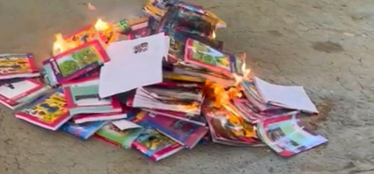 Queman nuevos libros de texto en primaria de Astacinga, Veracruz