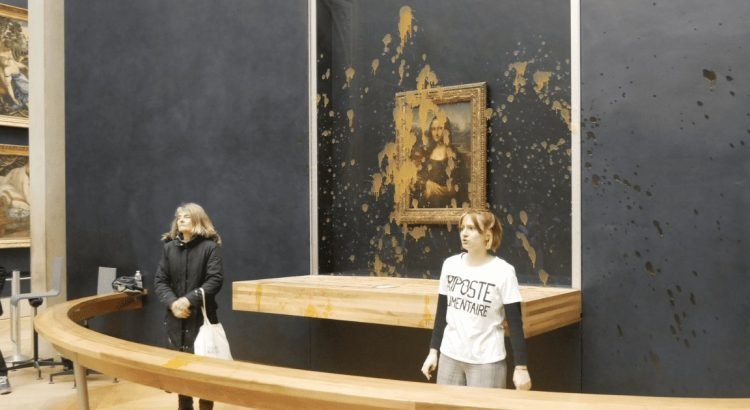 ¡Vandalizan la Mona Lisa! Manifestantes lanzan sopa en pro de una «revolución alimentaria»