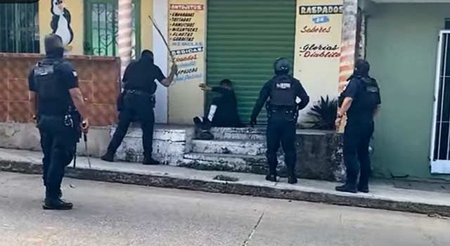 SSP Veracruz investiga a a policías que golpearon a un niño y a su madre en Acayucan