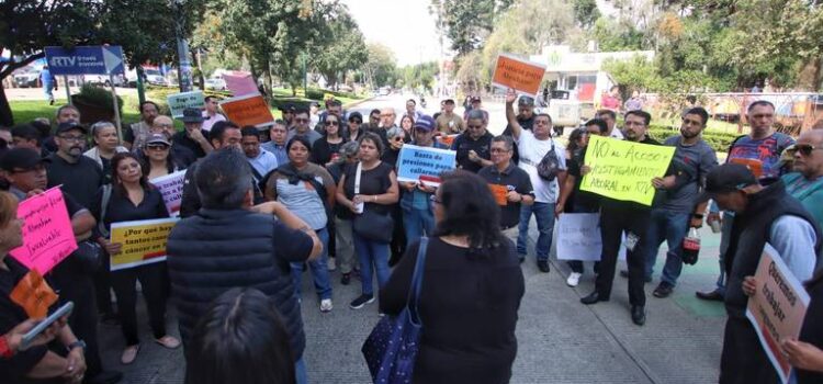 Trabajadores de Radio y Televisión de Veracruz protestan por seguridad laboral