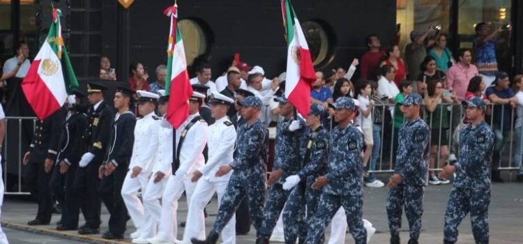 2 mil 816 elementos desfilaron frente a la presidenta Claudia Sheinbaum en el puerto de Veracruz