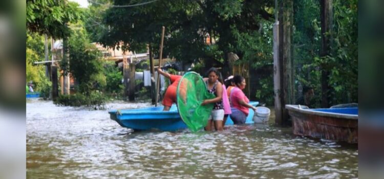 Río Coatzacoalcos inunda 64 comunidades en Minatitlán; más de 3 mil familias afectadas