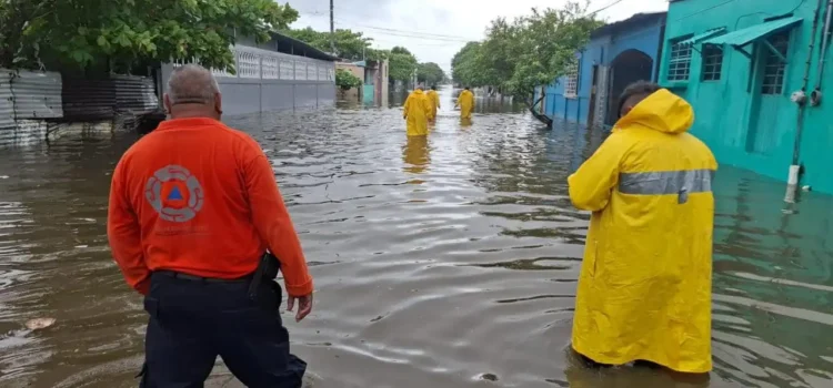 Lluvias dejan dos muertos y un desaparecido en Veracruz