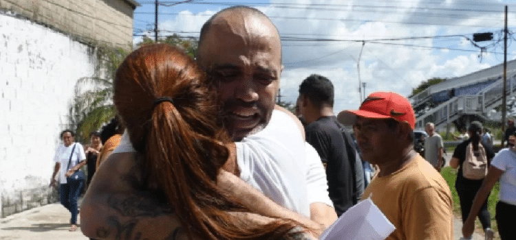 Venezuela libera a un centenar de detenidos en manifestaciones contra Maduro