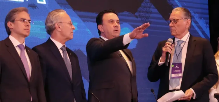 Coparmex renueva dirigencia y elige al veracruzano Juan José Sierra Álvarez como presidente Coparmex renueva dirigencia y elige al veracruzano Juan José Sierra Álvarez como presidente