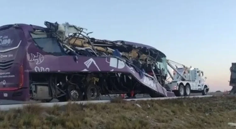 Rinden homenaje a víctimas del accidente carretero en Perote