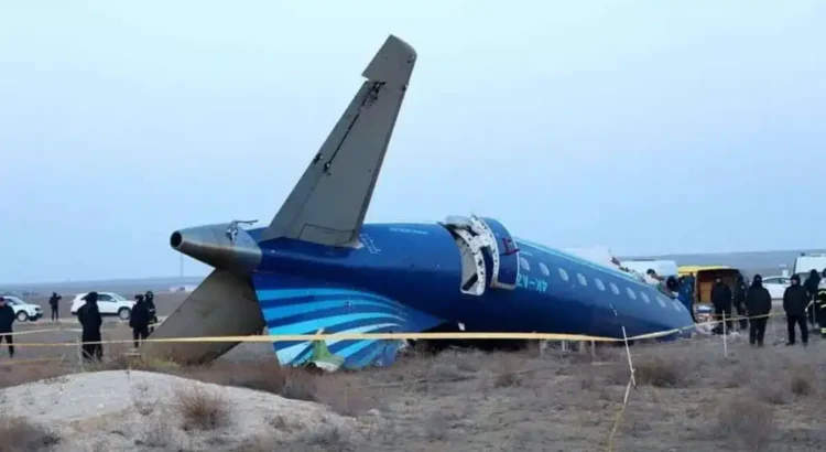 Azerbaiyán acusa a Rusia de derribar avión comercial en ruta a Kazajistán