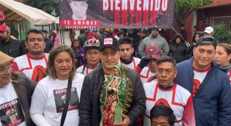 Con fiesta en Misantla reciben al marino Arturo Zacarías tras ser liberado