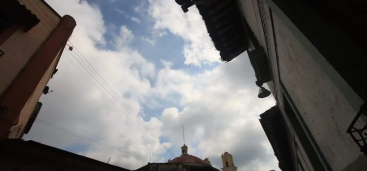 Sábado caluroso y surada en Veracruz; domingo aumentarían lluvias Sábado caluroso y surada en Veracruz; domingo aumentarían lluvias