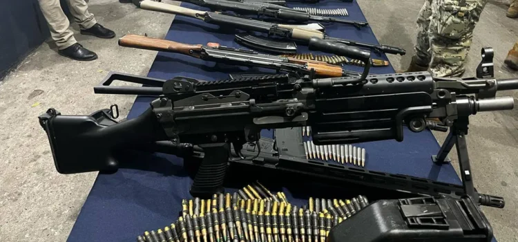 Enfrentamiento en Veracruz deja un muerto y 11 detenidos; decomisaron arsenal Enfrentamiento en Veracruz deja un muerto y 11 detenidos; decomisaron arsenal