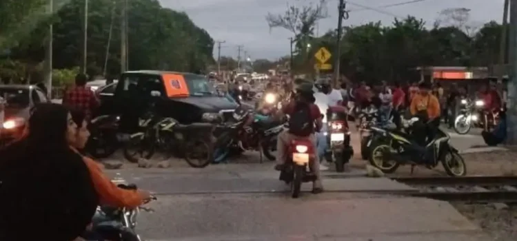 Comando priva de la libertad a tres hombres al sur de Veracruz; exigen acción de autoridades