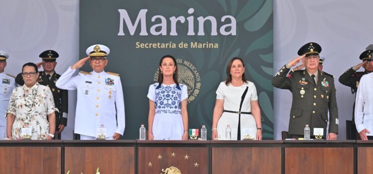 Cadetes de la Marina realizan la Jura de Bandera en Veracruz