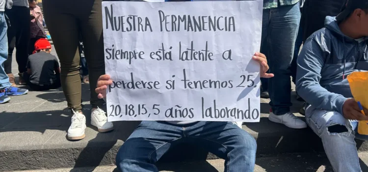 Personal de distintas jurisdicciones sanitarias protestan en plaza Lerdo; exigen basificación