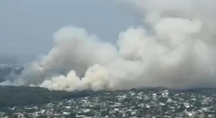 Se incendia zona de pantanos entre Medellín y Boca del Río; se ve desde el centro de Veracruz