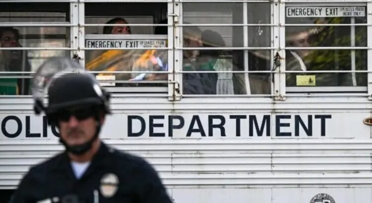 Agentes migratorios de EU detienen a 14 zapotecos veracruzanos en Los Ángeles