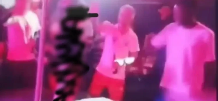 Indigna video de niña bailando en centro nocturno; Las brujas del mar condenan el hecho