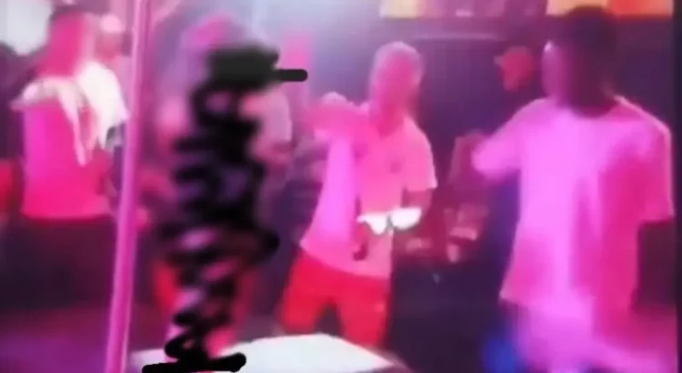 Indigna video de niña bailando en centro nocturno; Las brujas del mar condenan el hecho