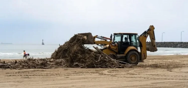 Retiran toneladas de basura en playas al norte de Veracruz Retiran toneladas de basura en playas al norte de Veracruz