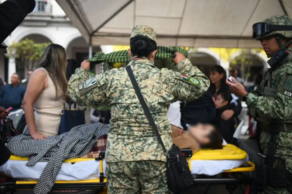 Investigan posibles causas de desmayo de alumnos en Xalapa, Veracruz