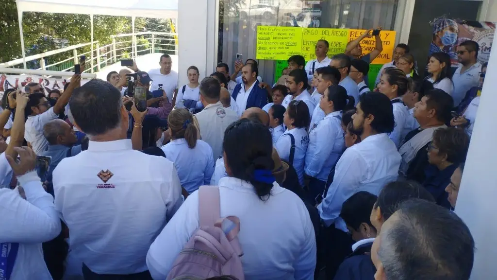 Trabajadores de salud toman coordinación de IMSS-Bienestar en Xalapa